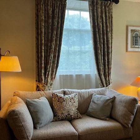 Plas Yn Yale With Mountain Views From All Windows 雷克瑟姆 外观 照片