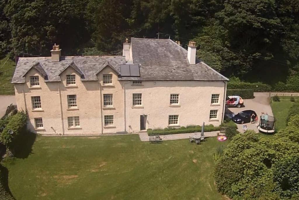 Plas Yn Yale With Mountain Views From All Windows 雷克瑟姆 外观 照片