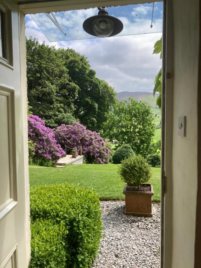 Plas Yn Yale With Mountain Views From All Windows 雷克瑟姆 外观 照片