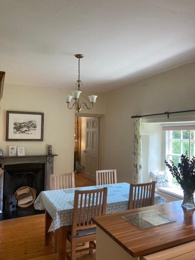 Plas Yn Yale With Mountain Views From All Windows 雷克瑟姆 外观 照片
