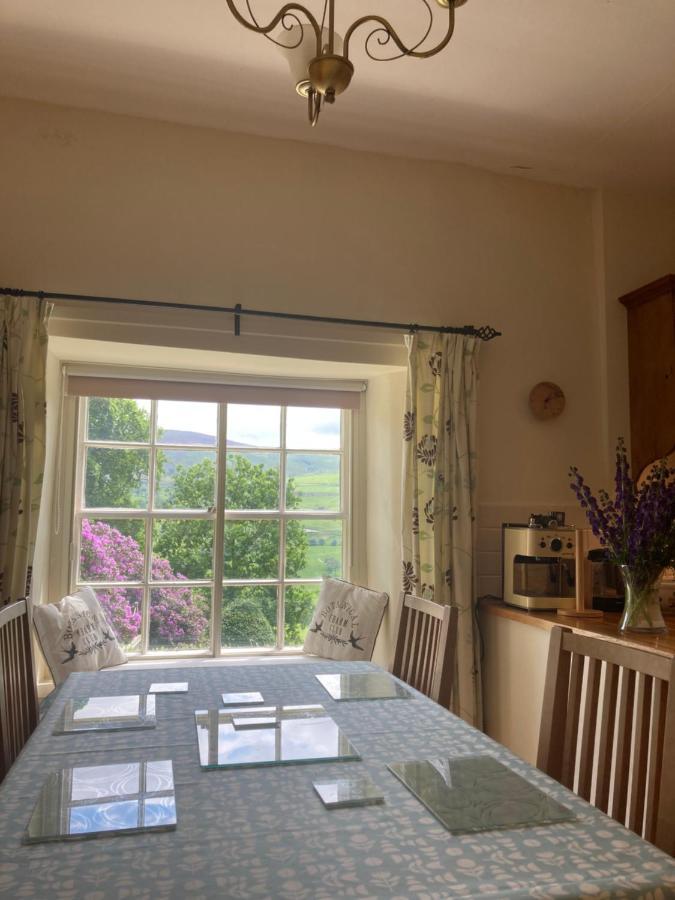Plas Yn Yale With Mountain Views From All Windows 雷克瑟姆 外观 照片